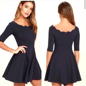 Lulu’s Medium Scalloped Scoop Neck MIDI dress